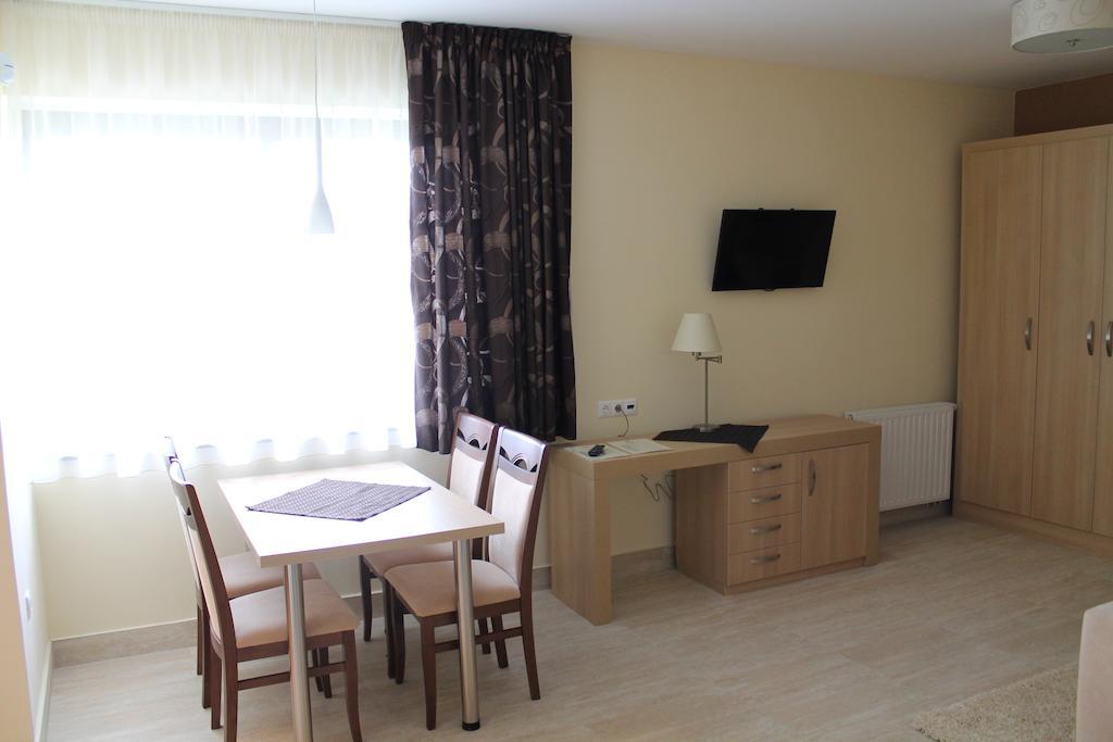 Tiffan'S Pinceszet Es Panzio Hotel Villany Room photo